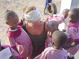 Heidi Linder mit den KiD-Kindern