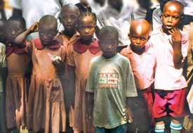 Am Einschulungstag - Januar 2004  in Ukunda.
